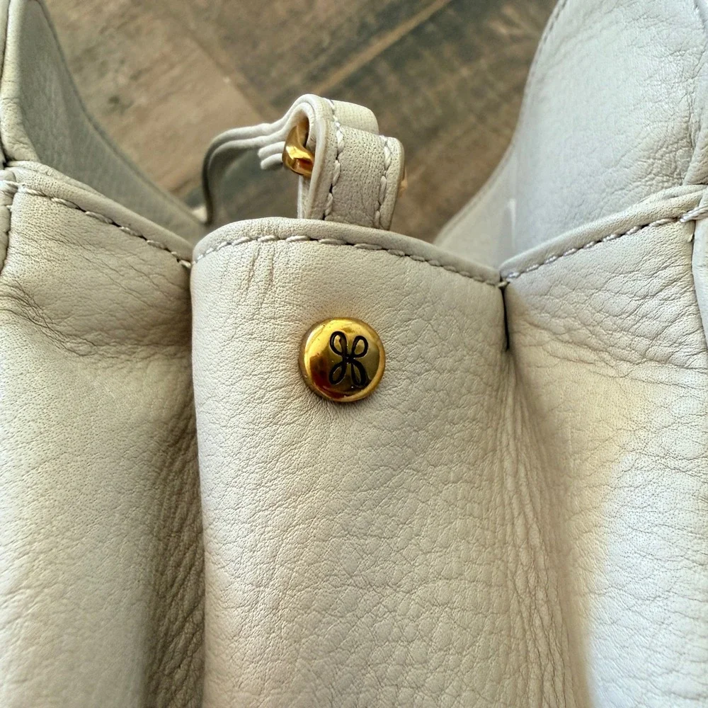 Hobo Women's Cream Pebbled Leather Magnetic Close Minimalist Crossbody Bag,Small
